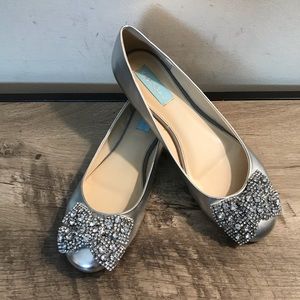 BETSEY JOHNSON Silver RHINESTONE Bow BALLET FLATS